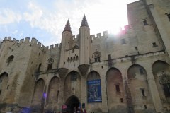 Lunes, 23/5 - Avignon. Visita conjunta con alumnos y profesores franceses a la Citée des Pâpes en Avignon. Uno de los edificios góticos medievales más grandes e importantes de Europa. Avignon fue residencia papal durante gran parte del siglo XIV.